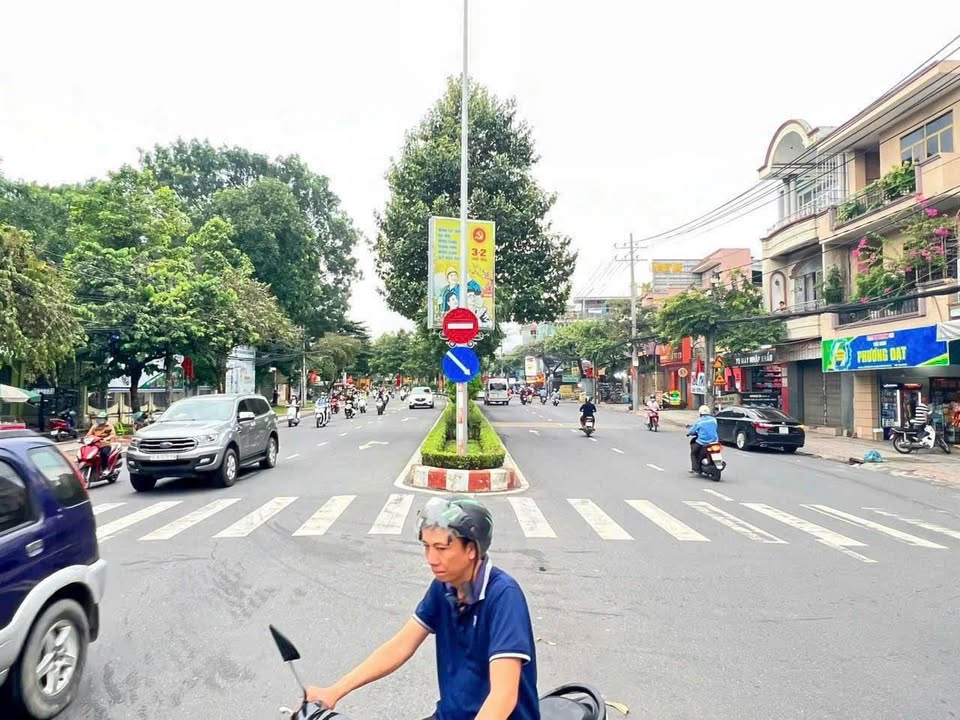 Nhà mặt tiền đường Đồng Khởi, Tân Phong, Biên Hòa - 182m² giá 13 tỷ, thương lượng ngay!