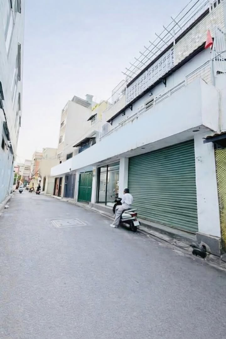 Nhà cho thuê hẻm xe hơi Cách Mạng Tháng 8, P.7, Tân Bình 80m² giá 18 triệu - Phù hợp gia đình và văn phòng nhỏ!