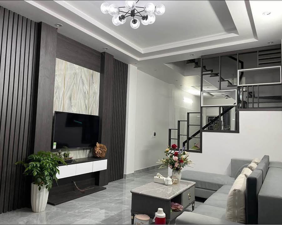 Nhà phố Tạ Quang Bửu 36m² giá 2.9 tỷ - Thiết kế hiện đại, vị trí thuận lợi!