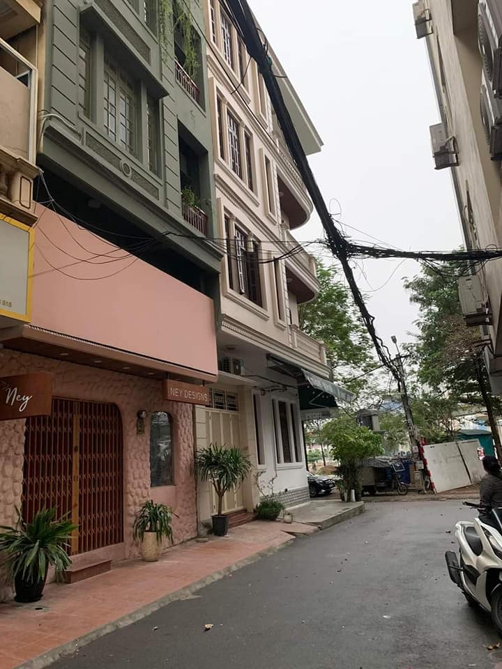 Nhà bán mặt phố Hoàng Cầu 50m² giá 2 tỷ - Kinh doanh đêm ngày!