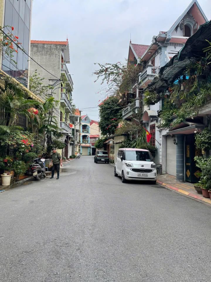 Đất nền Yên Viên, Gia Lâm 40,2m² giá 4 tỷ - Sổ đỏ chính chủ, giao dịch ngay!