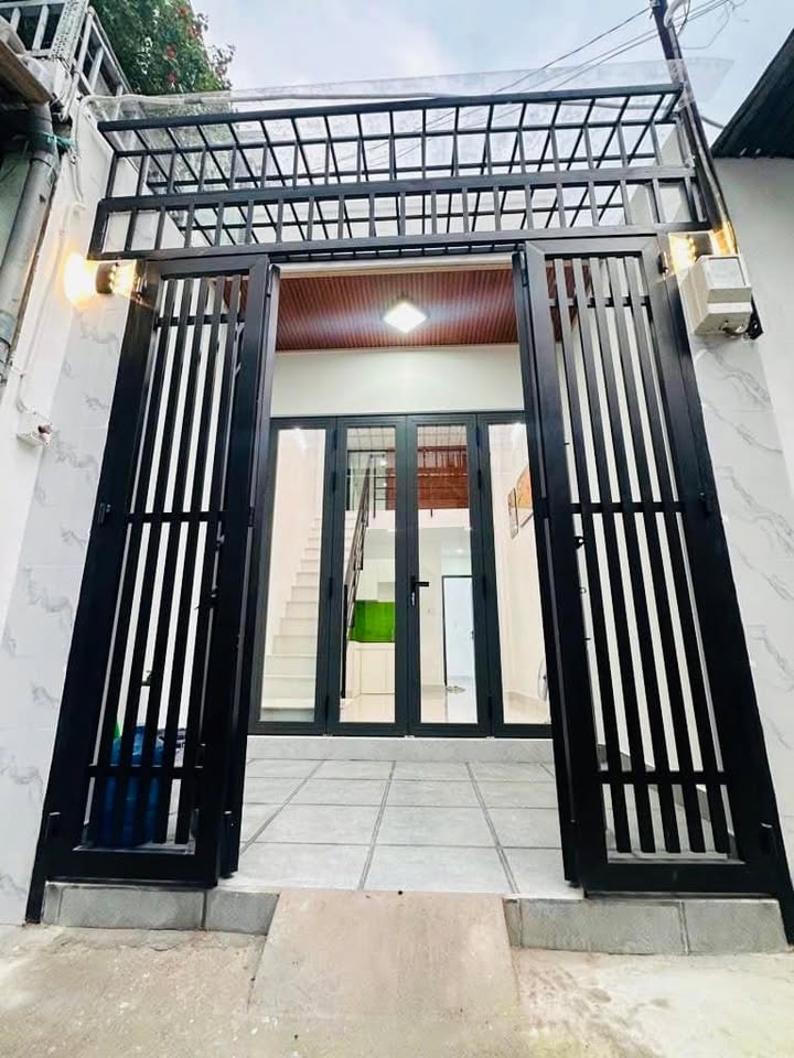 Nhà đẹp đường Tô Ký, phường Trung Mỹ Tây 34m² giá 3.3 tỷ - Sổ hồng chính chủ!