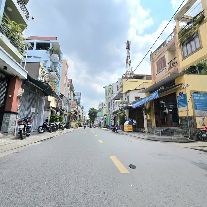 Nhà phố Hòa Hưng, Quận 10, 120m² giá 24 tỷ - Vị trí trung tâm sôi động!