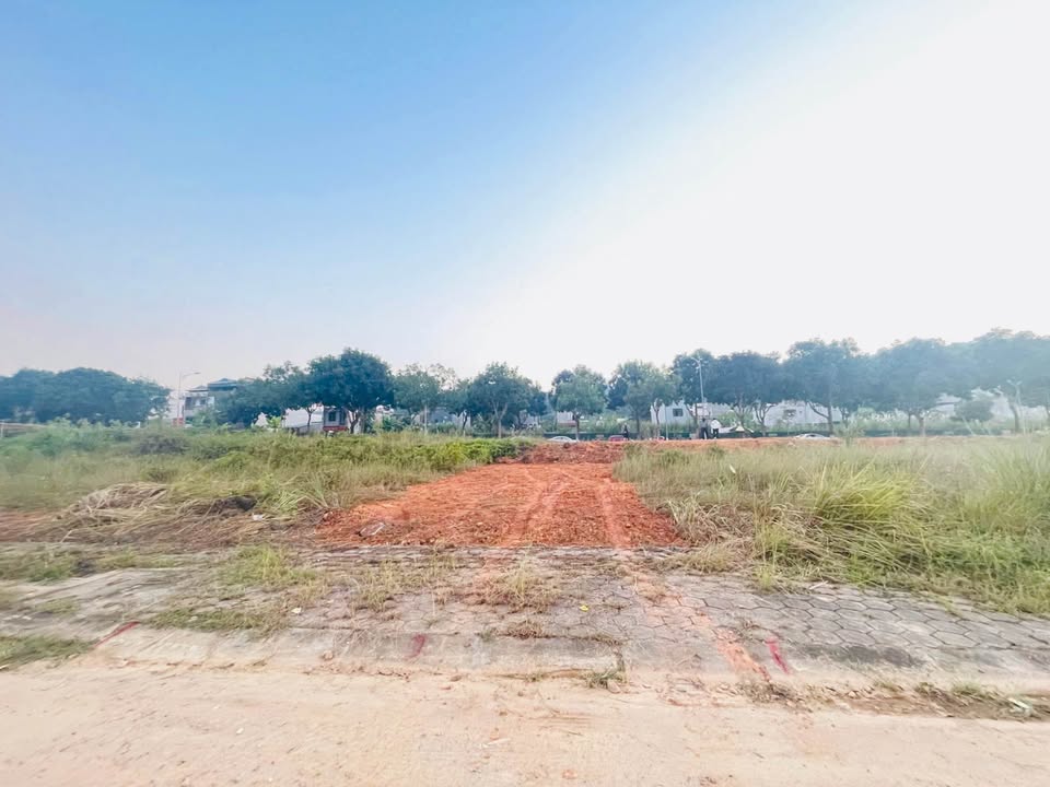 Bán đất nền đường Nguyễn Tuân Lào Cai 100m² giá 1.4 tỷ - Hướng Đông Bắc view sông