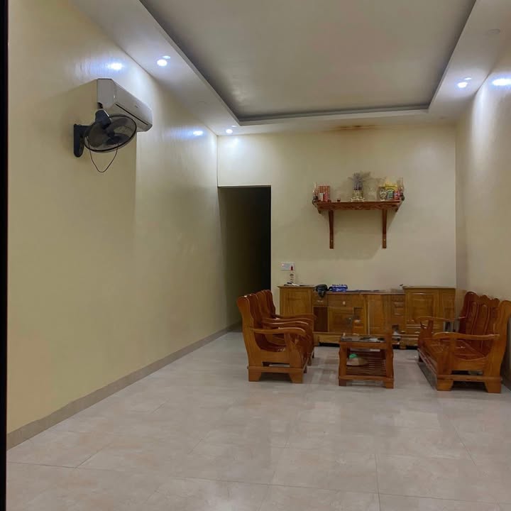 Nhà cấp 4 đường Nguyễn Trãi, Hà Giang 120m² giá 1 tỷ - Đường rộng thoáng, tiện ích đầy đủ!