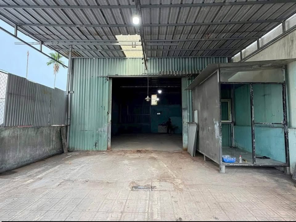 Cho thuê xưởng Thạnh Lộc 41, Quận 12, 168m² - Đường xe tải 10 tấn, giá chỉ 12 triệu/tháng!