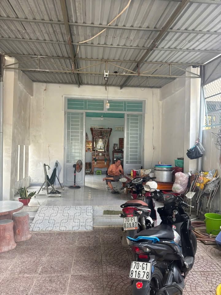Nhà phố Hòa Thành 143m² giá 950 triệu - Full thổ cư, gần chùa Long Hải!