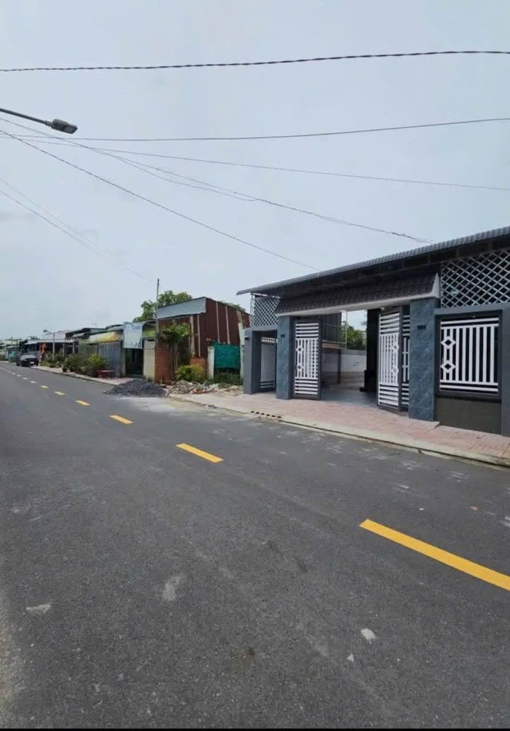 Nhà phố Ninh Đức, Tây Ninh 176m² giá 2 tỷ - Không gian yên bình bên núi