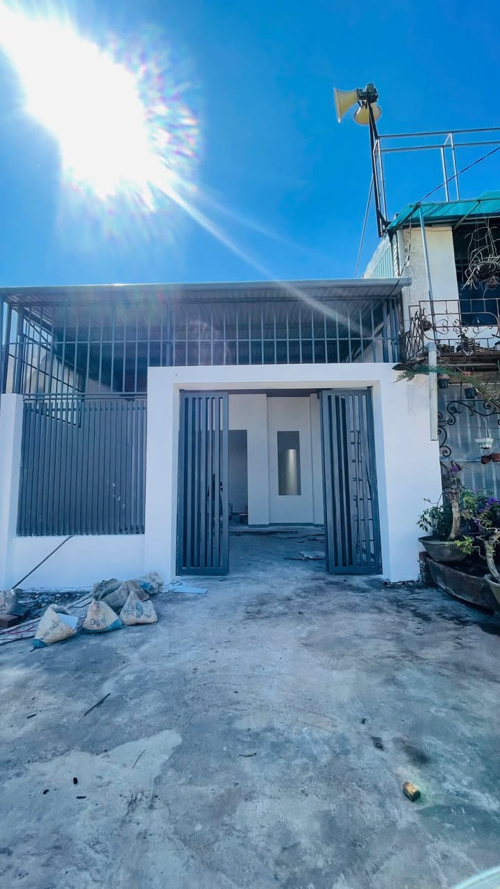 Nhà riêng hẻm 144 Âu Cơ, Pleiku 150m² giá 1.5 tỷ - Sân ô tô rộng rãi!