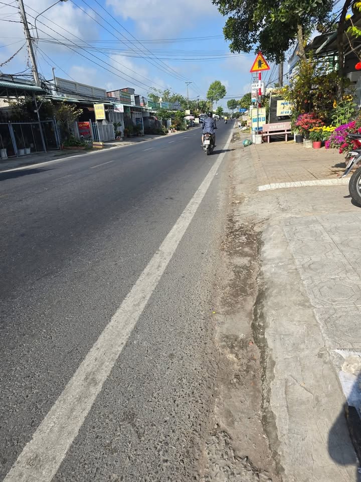 Nhà cấp 4 mặt tiền đường 30 tháng 4, phường Mỹ Ngãi, 78m² - Giá chỉ 2.5 tỷ!