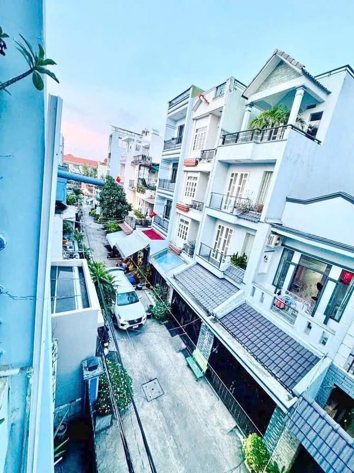 Nhà 4 tầng đường Bông Sao, Quận 8, 63m² - Gần chợ và trường học!