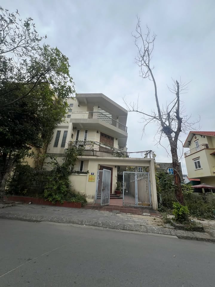 Nhà phố Cái Dăm Hạ Long 130m² giá 10.5 tỷ - Chính chủ bán, tặng nhà 3 tầng!