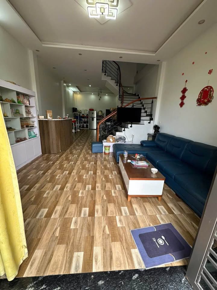 Nhà 3 tầng Tổ 9, khu phố 9, Cao Xanh 60m² giá 4.6 tỷ - View kênh thoáng đãng!