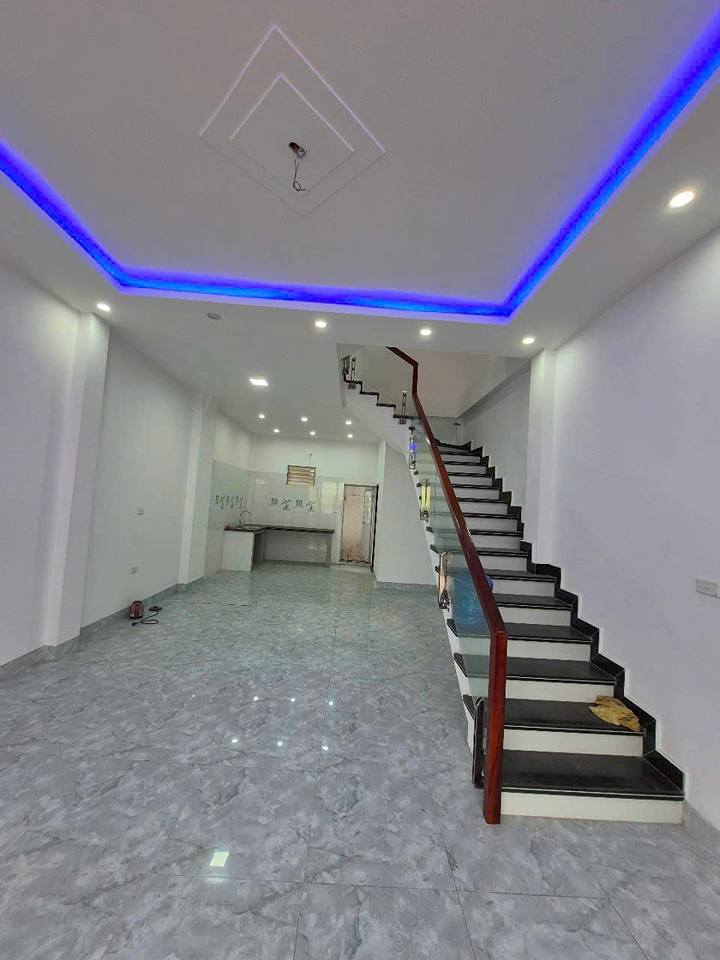 Nhà 3 tầng tại Ngõ 20 Cao Xanh, 60m² giá 2.2 tỷ - Đường ô tô vào tận nhà!