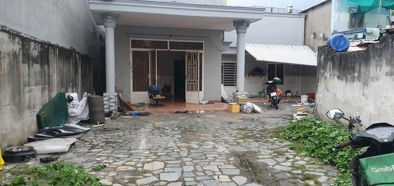 Nhà nguyên căn Tân Phú, Thủ Đức 242m² giá 6 triệu - Sân rộng để xe thoải mái!