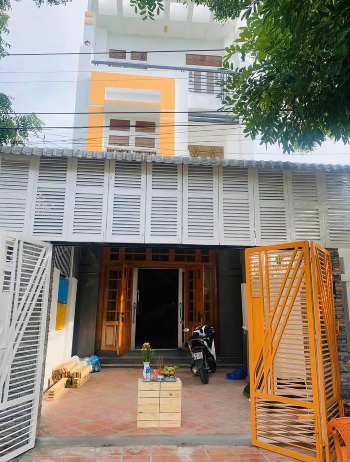 Nhà nguyên căn đường Sư Vạn Hạnh, Ninh Hải 160m² giá 4.9 tỷ - Vị trí trung tâm biển Ninh Chử!