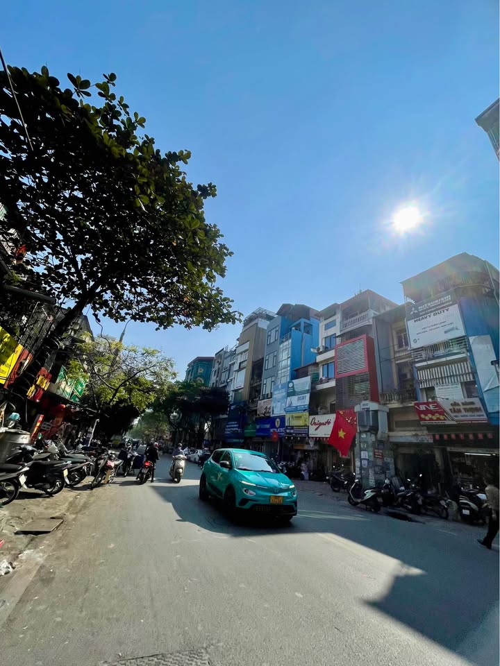 Nhà đẹp lô góc Thái Thịnh 20m² giá 3 tỷ - Về ở ngay, full nội thất!