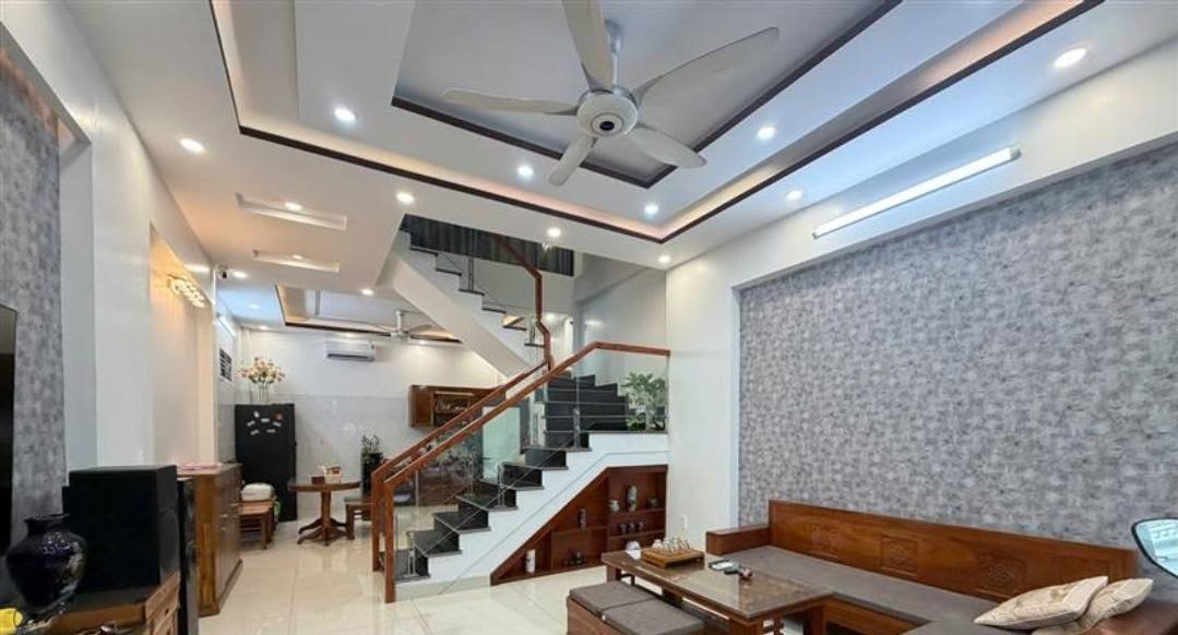 Nhà 4 tầng tại Hồ Sen, Dư Hàng Kênh, Lê Chân 52m² giá 4.65 tỷ - Vị trí đắc địa, tiện ích đầy đủ!