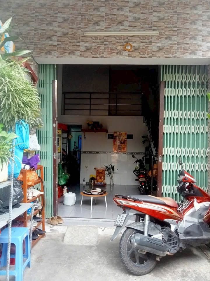 Nhà gác lửng mặt tiền Lái Thiêu 25, 49m² giá 2.7 tỷ - Tiện ích đầy đủ xung quanh!