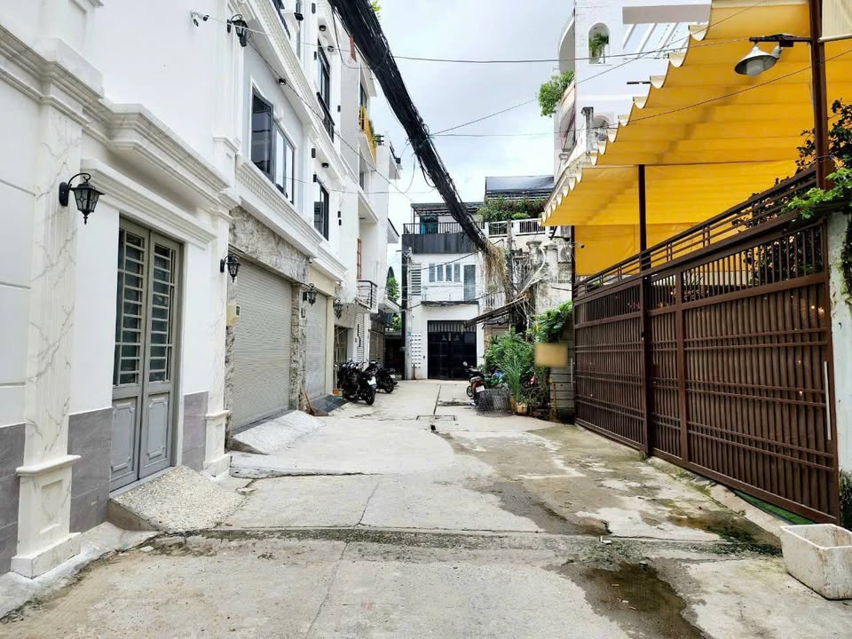 Nhà đất 216m² tại Quận Bình Thạnh giá 30 tỷ - Đầu tư sinh lời cao!