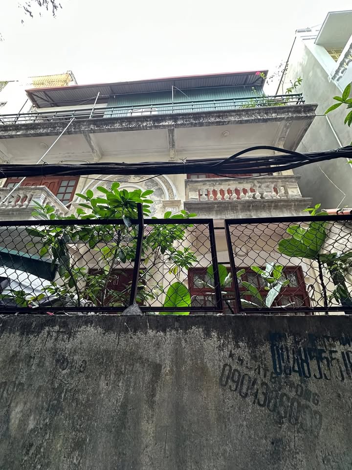 Nhà mặt tiền Cầu Giấy 137m² giá 33.5 tỷ - Đầu tư sinh lời hấp dẫn!