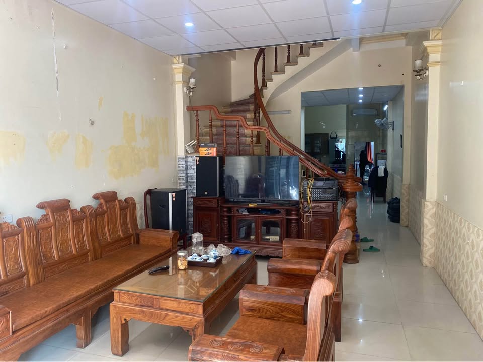 Bán nhà 3 tầng mặt đường Hoà Vượng, Nam Định 72m² giá 6.999 tỷ - Vị trí đắc địa cho mọi nhu cầu!