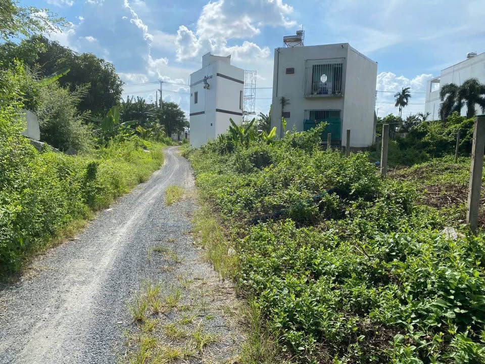 Đất nền 2 mặt tiền tại Long Châu, Vĩnh Long 176m² giá 1.32 tỷ - Vị trí siêu đẹp, ô tô vào tận nơi!