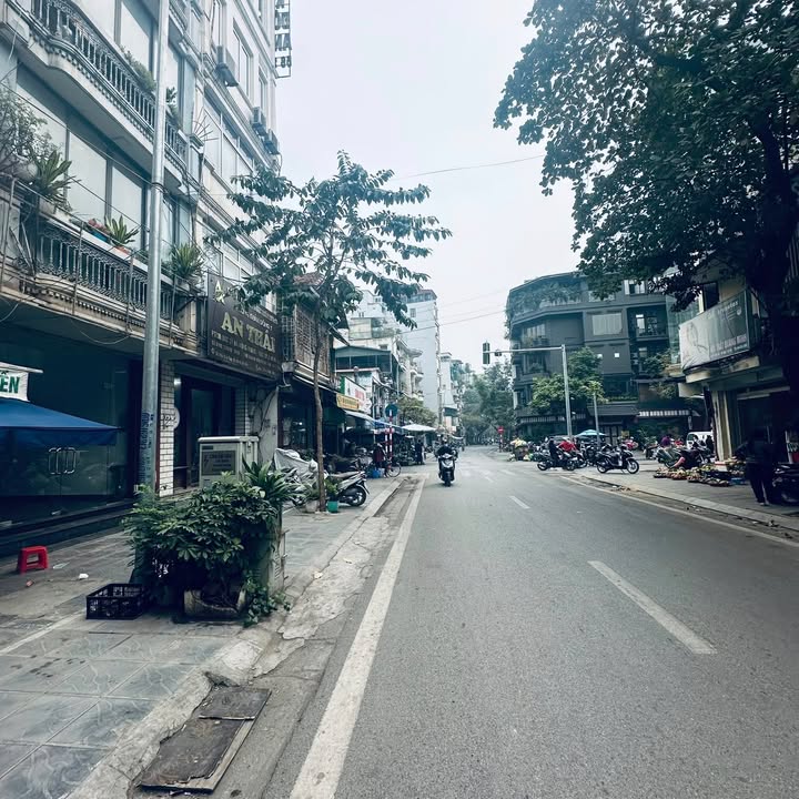 Nhà phố Cống Vị, Ba Đình 75m² giá 62 tỷ - Đầu tư sinh lời ngay!