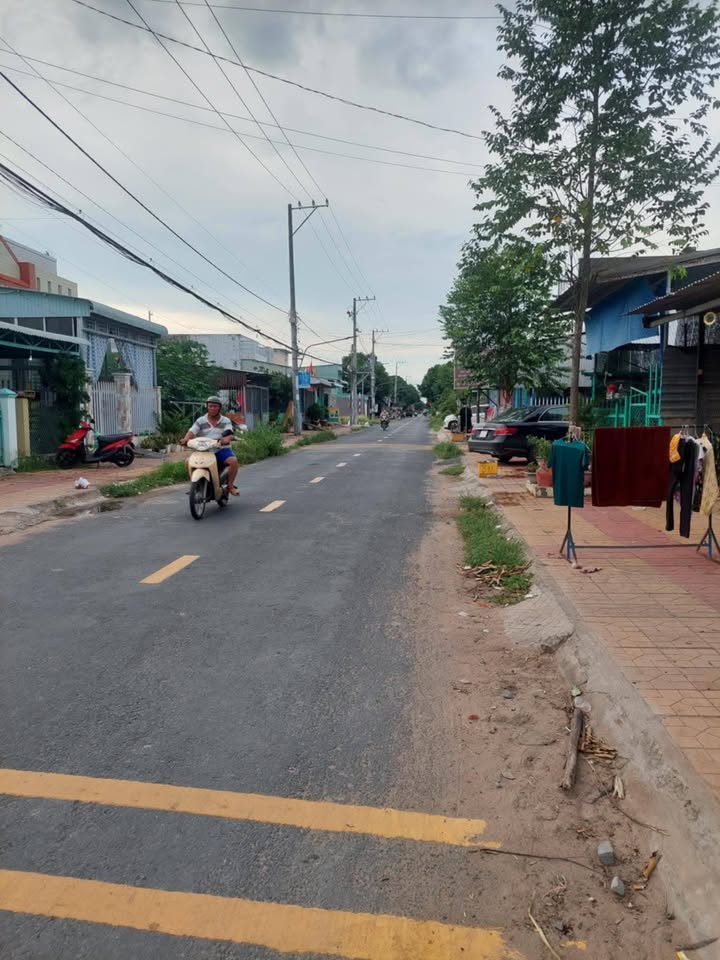 Nhà bán tại Xã Phú Tân, Huyện Phú Tân, An Giang 102m² - Giá 1.15 tỷ, Sổ hồng chính chủ!