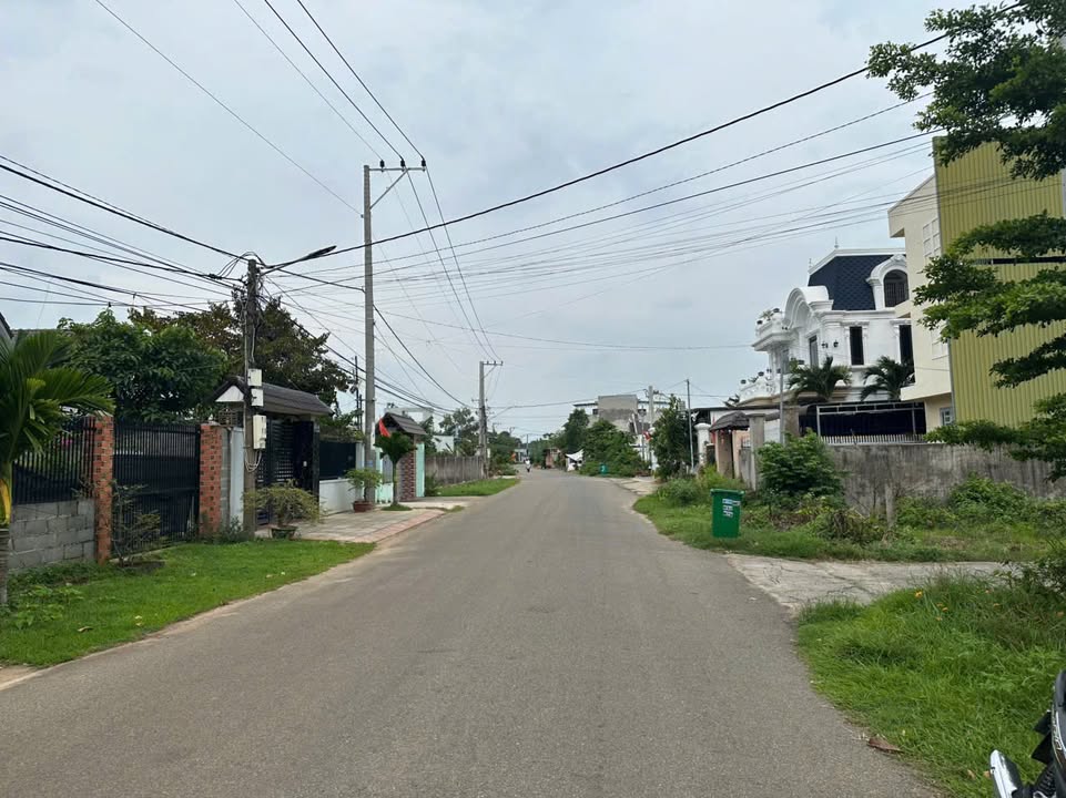 Nhà vườn mặt tiền đường nhựa xã Hoà Long, Bà Rịa 248m² giá 4.1 tỷ - Đầu tư lý tưởng!