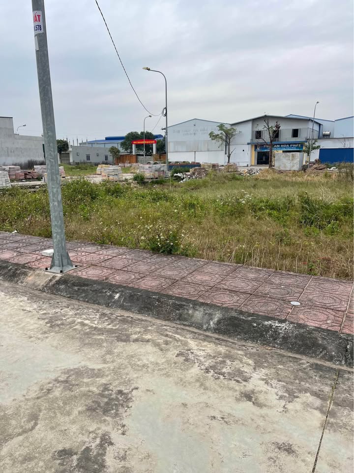 Đất nền Tái định cư Hòa Bình, Kiến Xương 100m² giá thỏa thuận - Đường ô tô tránh nhau