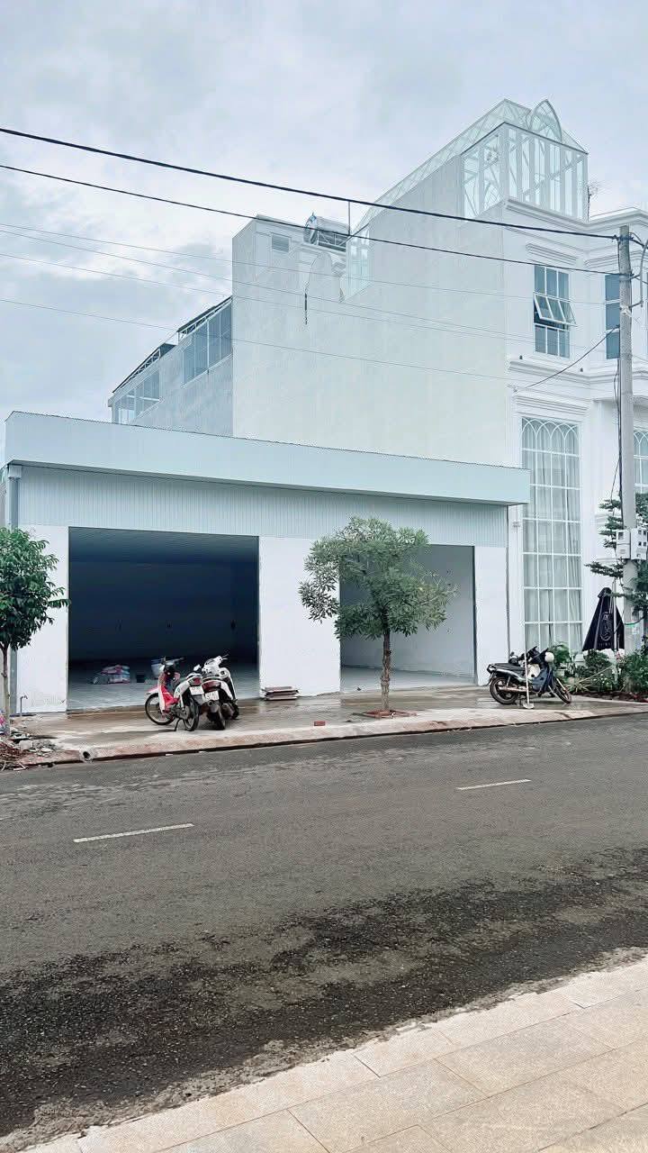 Cho thuê mặt bằng kinh doanh tại Buôn Ma Thuột 216m² - Vị trí đẹp 2 mặt tiền