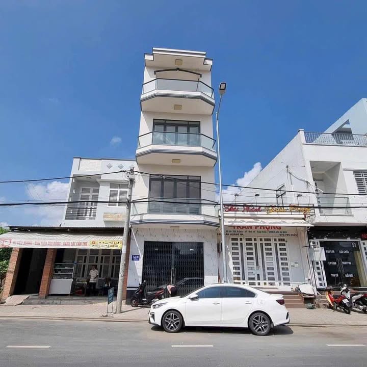 Bán Nhà Mặt Tiền Đường Trần Hoàng Na, Quận Ninh Kiều, Cần Thơ 104m² Giá 12.2 Tỷ - Đầy Đủ Tiện Nghi!