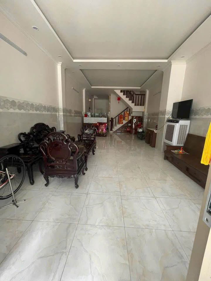 Nhà cho thuê mặt tiền Trần Hoàng Na, An Khánh, 100m² - Kinh doanh thuận lợi!