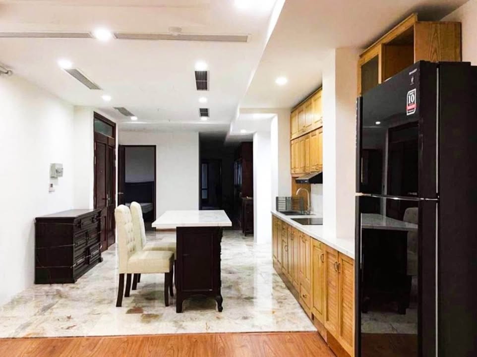 Mặt phố Đốc Ngữ Ba Đình 98m² giá 48.9 tỷ - Đầu tư sinh lời tuyệt vời!