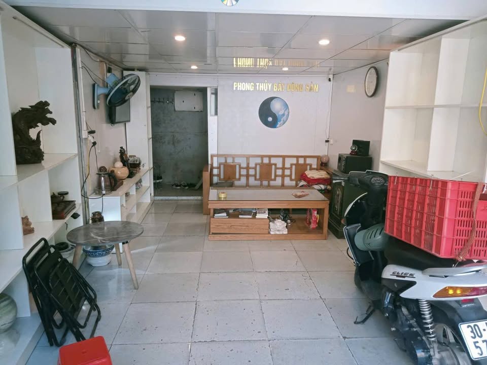 Nhà cho thuê mặt tiền đường Lê Thánh Tông, phường Đông Vệ, diện tích 30m² - Vị trí đẹp, thuận lợi kinh doanh!
