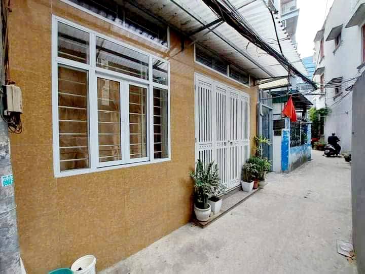 Nhà phố Xuân La, Tây Hồ 33m² giá 8.9 tỷ - Mặt tiền đẹp, sổ đỏ chính chủ!