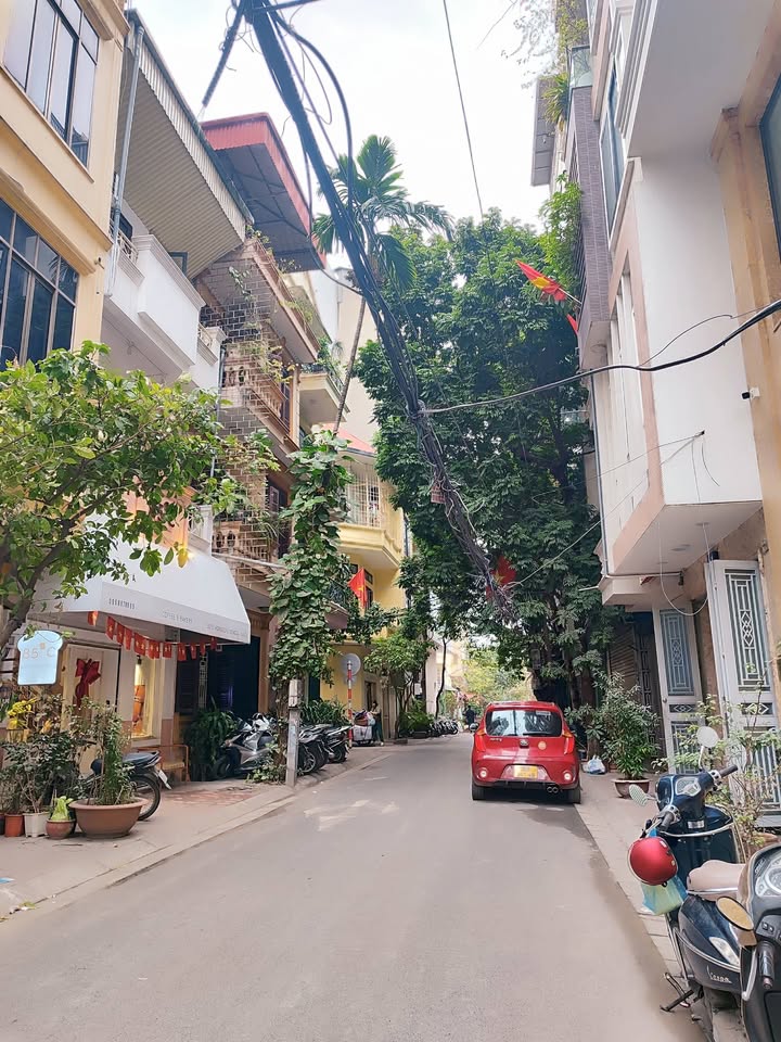 Nhà phân lô Ngõ 61 Hoàng Cầu, Đống Đa 60m² giá 32 tỷ - Kinh doanh văn phòng, gara ô tô!