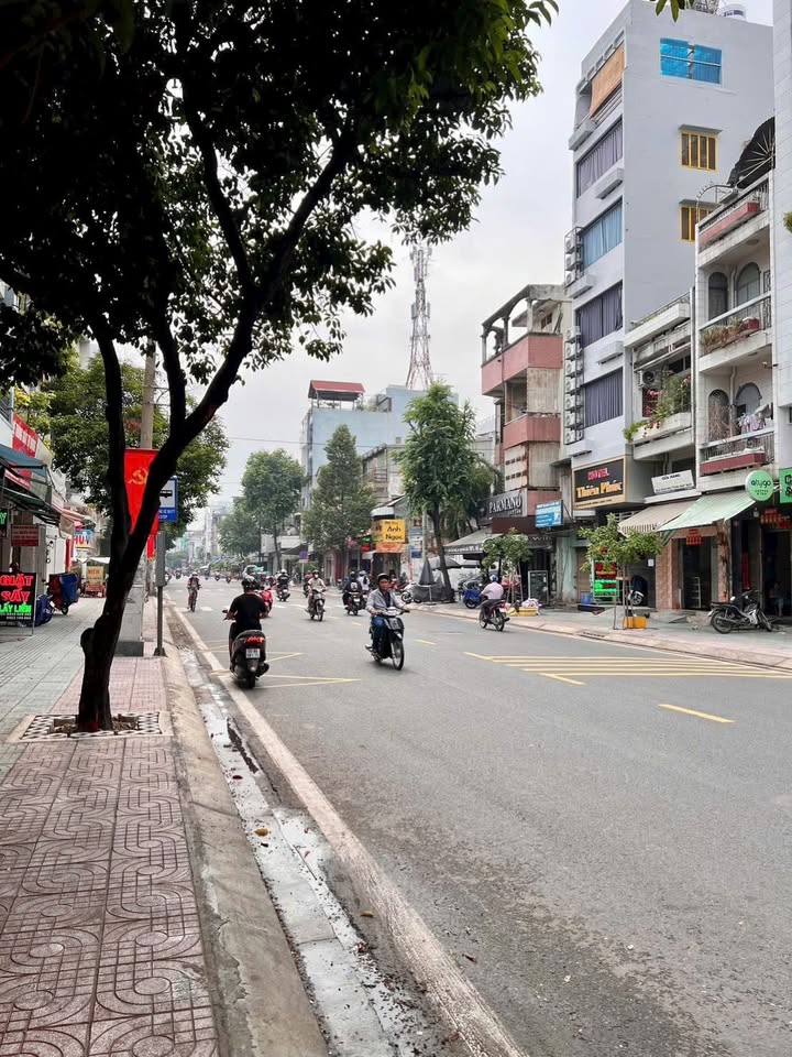 Nhà 2 mặt tiền Tôn Thất Hiệp, Quận 11, 70m² giá 14 tỷ - Kinh doanh sầm uất!