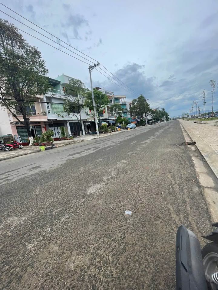 Đất mặt tiền Nguyễn Văn Linh, Nha Trang 70m² giá 6.5 tỷ - Cơ hội đầu tư hấp dẫn!