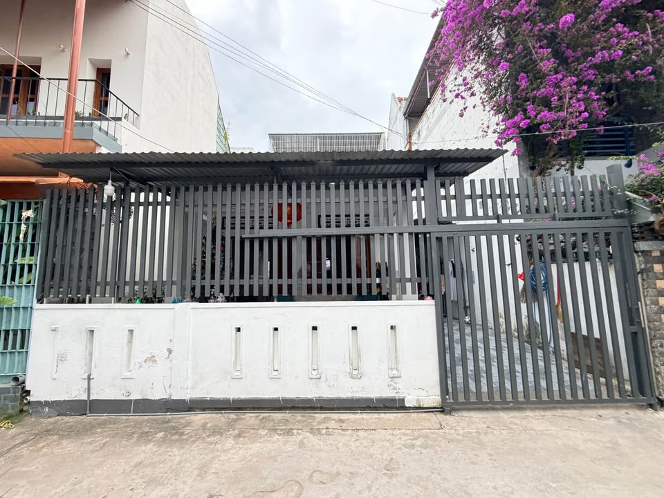 Nhà cấp 4 hẻm Nguyễn Biểu Bắc Nha Trang 108m² giá 6.492 tỷ - Gần biển và chợ Vĩnh Hải!