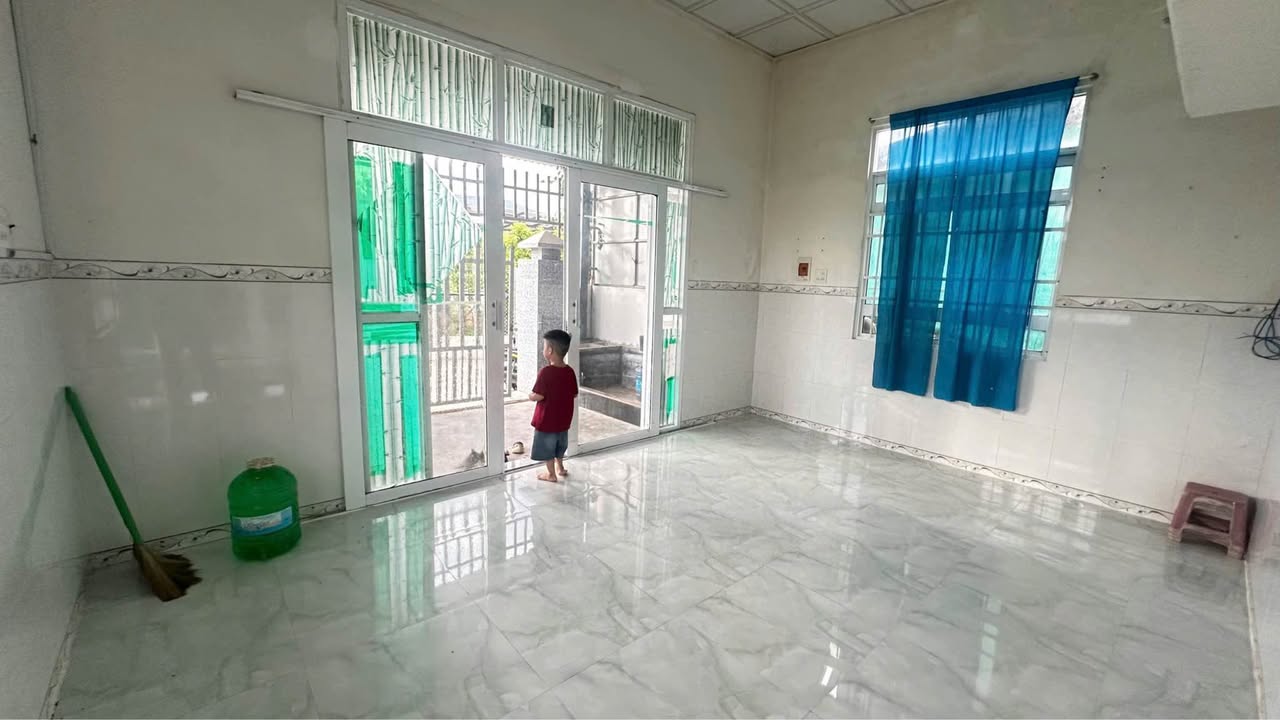 Nhà riêng thôn Hải Triều, Vạn Long 100m² giá 900 triệu - Sẵn sàng cho thuê hoặc ở ngay!