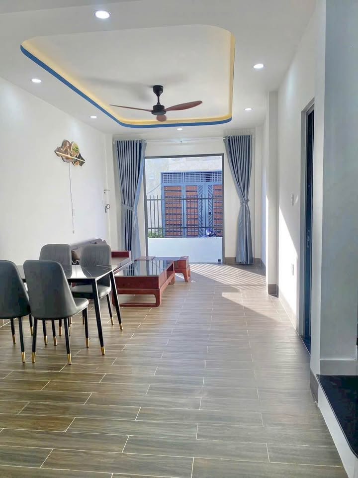 Nhà 2 tầng hẻm ô tô đường Chợ Chiều, Diên Khánh 66.6m² giá 2.39 tỷ - Sẵn sàng vào ở!