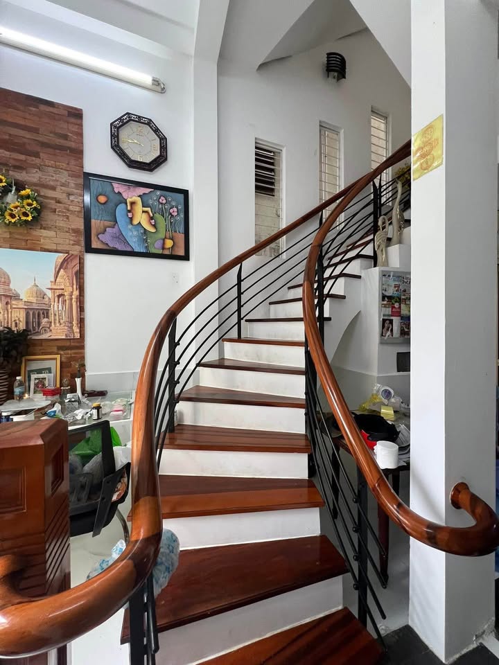 Nhà 4 Tầng Đường Hồng Lĩnh Nha Trang 32m² giá 4.95 tỷ - Kinh doanh lý tưởng!