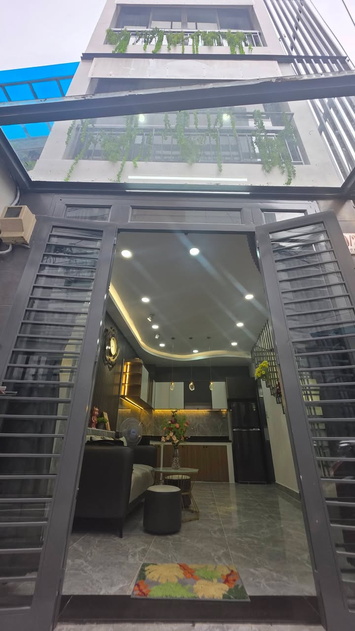 Nhà phường 6, Gò Vấp 30m² giá 4.2 tỷ - Full nội thất, cách xe hơi 1 căn!