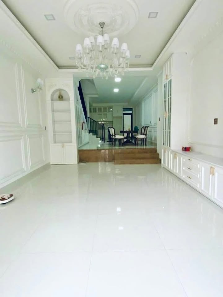 Nhà mặt tiền 4 tầng Hoàng Văn Thụ, Quy Nhơn 85m² giá 9 tỷ - Đầu tư sinh lời ngay!