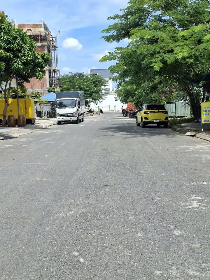 Nhà 1 Trệt 1 Lầu ĐS 6 Hưng Gia Bến Lức 100m² giá 5.5 tỷ - Sổ hồng chính chủ!