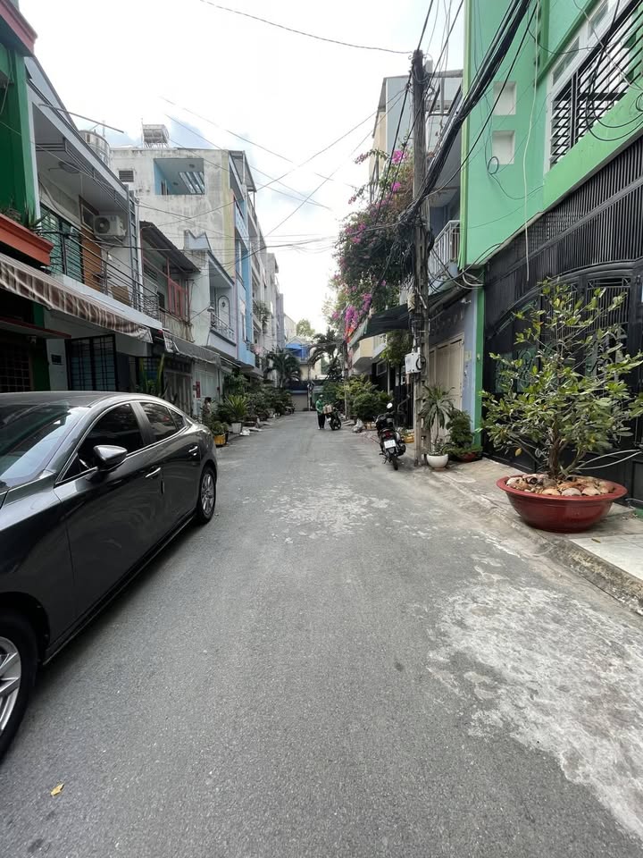 Nhà Lạc Long Quân, Tân Bình 56m² giá 10.8 tỷ - Hẻm ô tô, vị trí kinh doanh lý tưởng!