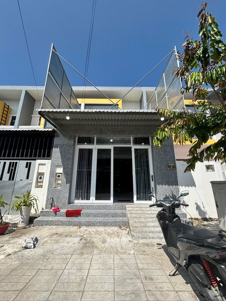 Nhà phố cho thuê KDT Tây Bắc Rạch Giá 100m² giá 7 triệu - Nội thất đầy đủ, sẵn sàng ở ngay!