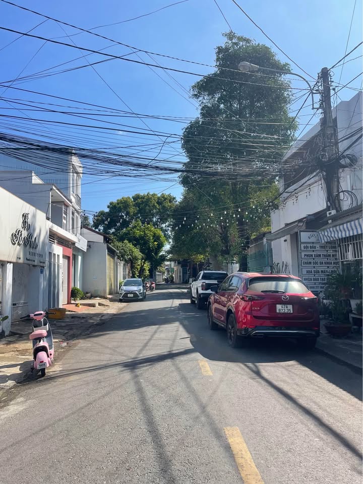 Nhà phố Nguyễn Trung Trực, Buôn Ma Thuột 66m² giá 1.699 tỷ - Đầu tư sinh lời ngay!